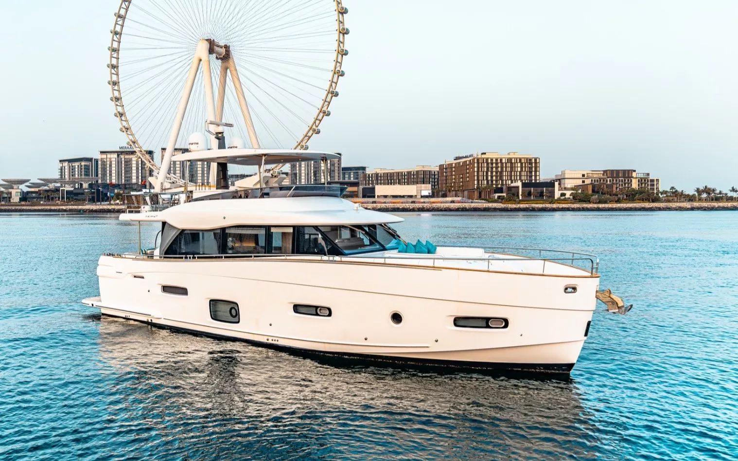 Azimut Magellano, 66 ft