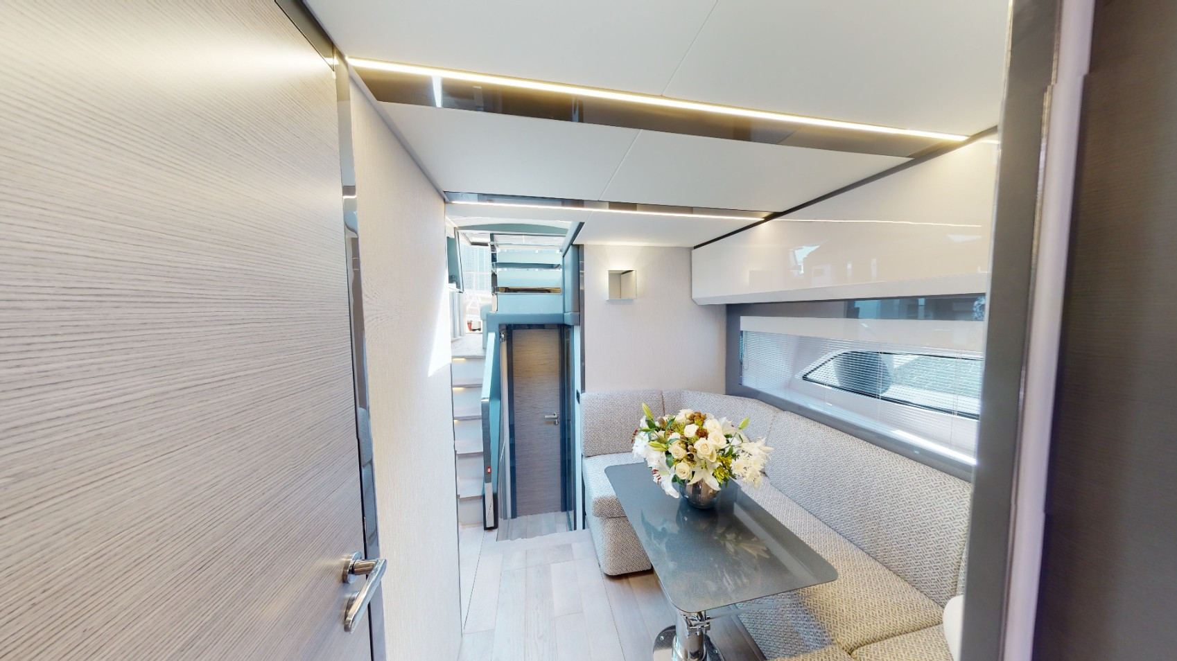 Pershing 5X Pearl White — photo 13