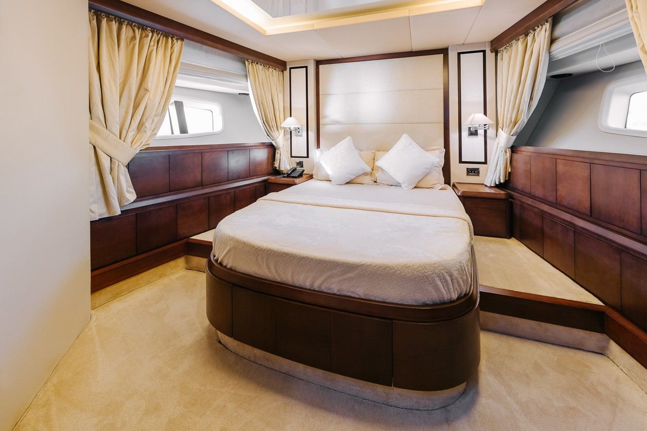 Azimut Viktoria — photo 3