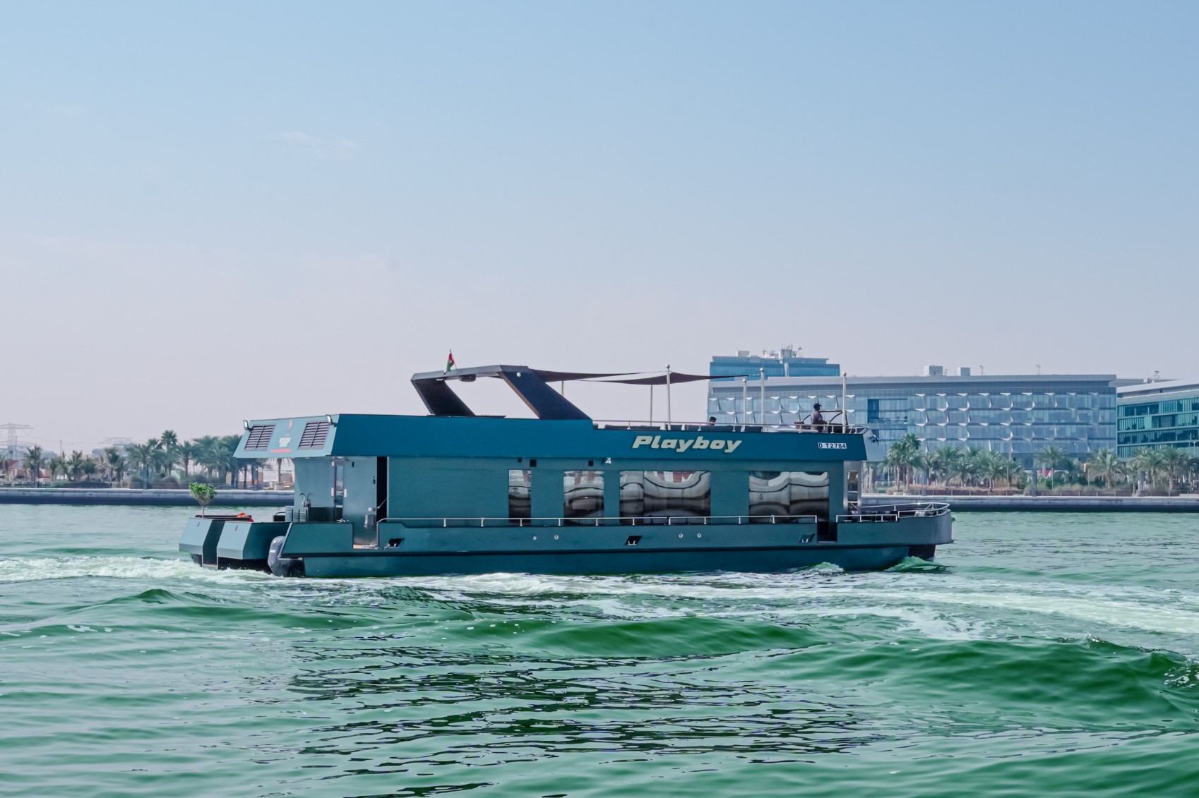 Play Boy Houseboat — photo 11