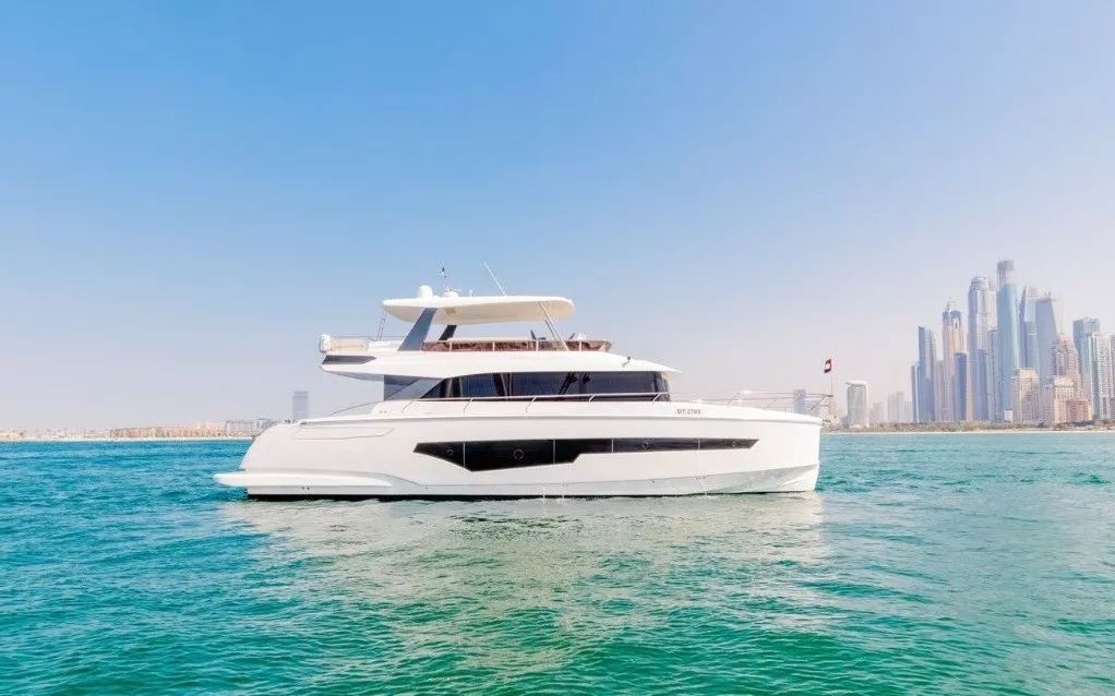 Sky Walker Aura, 62 ft