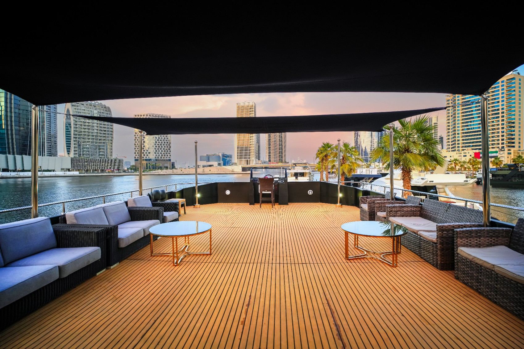 Play Boy Houseboat — photo 9