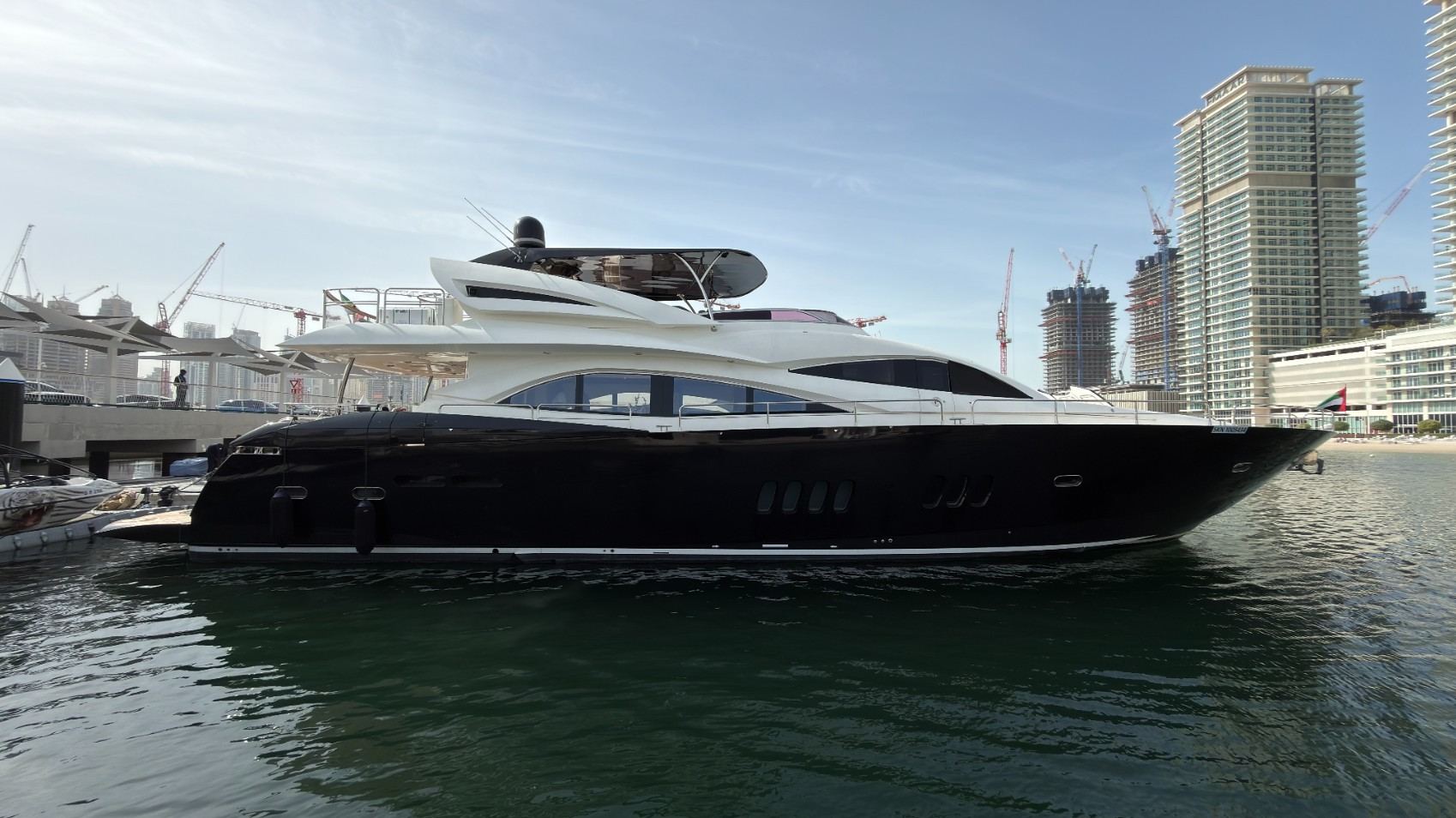 Sunseeker Aarna, 90 ft