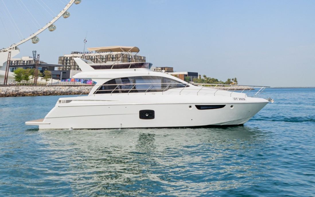 Sky Walker Uno, 52 ft
