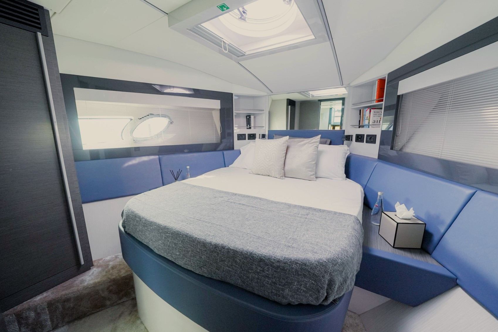 Pershing 5X Pearl White — photo 3