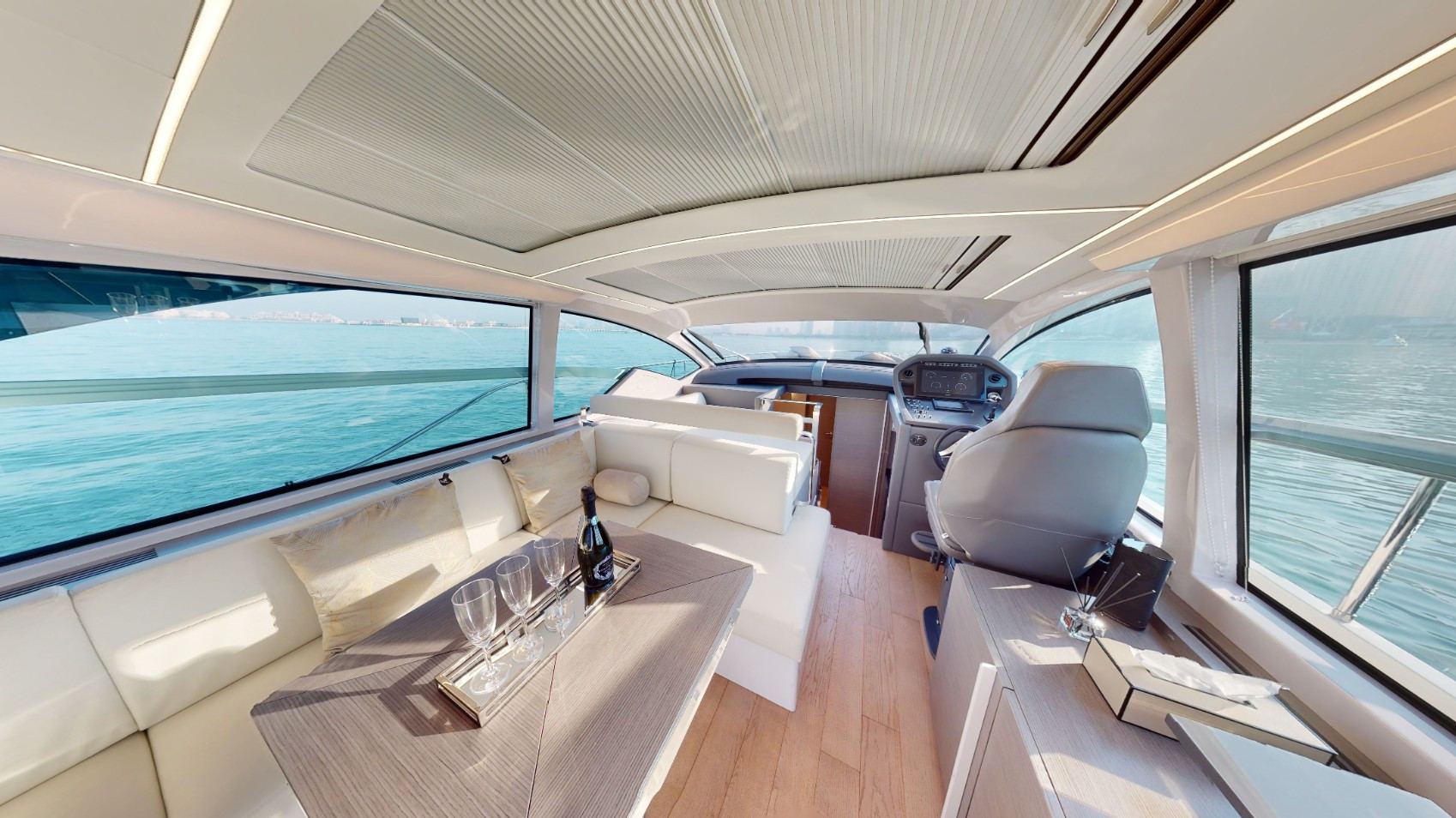 Pershing 5X Pearl White — photo 12