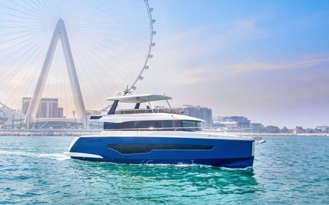 Sky Walker Taka Blue, 62 ft