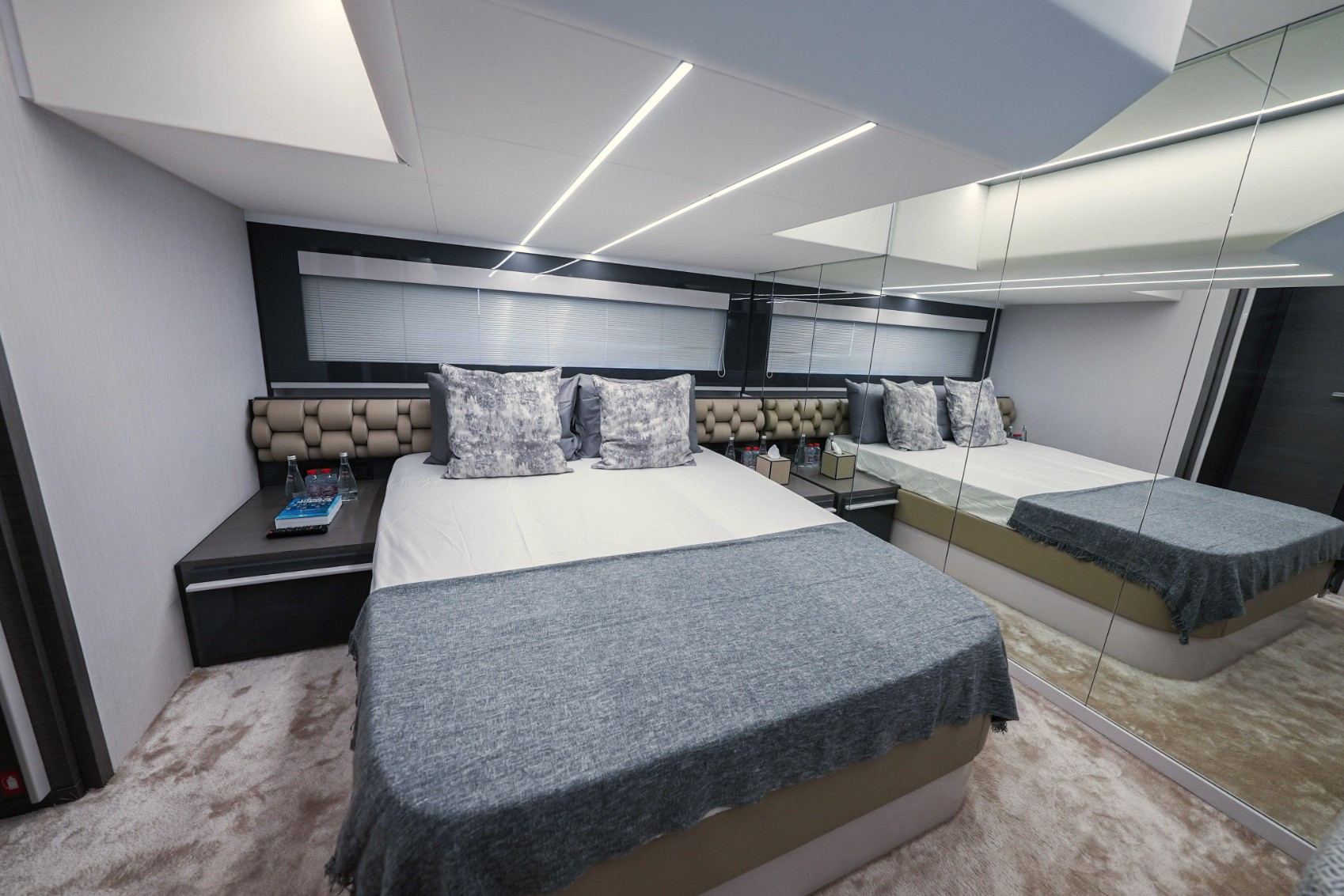 Pershing 5X Pearl White — photo 8
