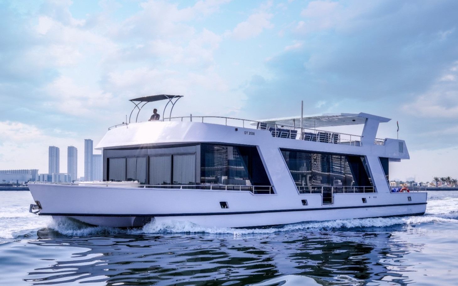 Bella Vitta, 100 ft